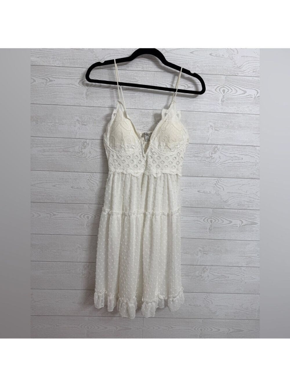 Justify Women’s White Lace & Chiffon Midi Dress. Size M